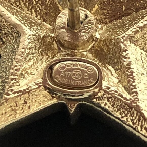 CHANEL CC Logo Double Star Rhinestone Brooch Gold Tone Pin A17C Auth w/Box D-j11 - Picture 6 of 16